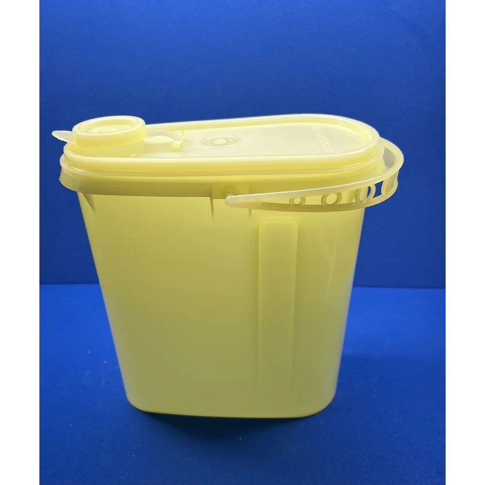 Vintage Tupperware Yellow‎ Store N Pour 32oz Pourable Container Lid Pitcher